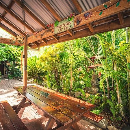 Tropic Days Boutique Hostel ケアンズ エクステリア 写真