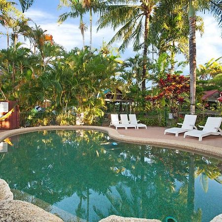 Tropic Days Boutique Hostel ケアンズ エクステリア 写真