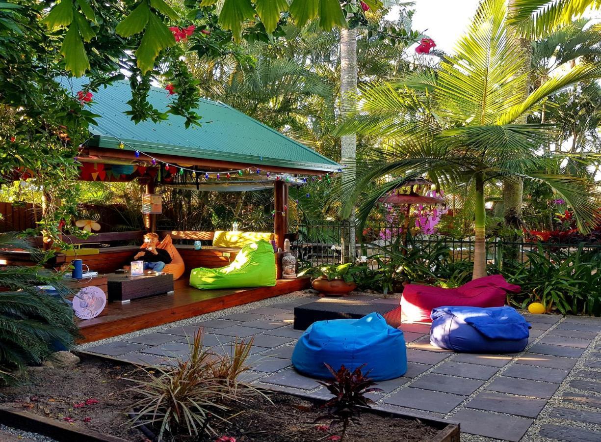 Tropic Days Boutique Hostel ケアンズ エクステリア 写真