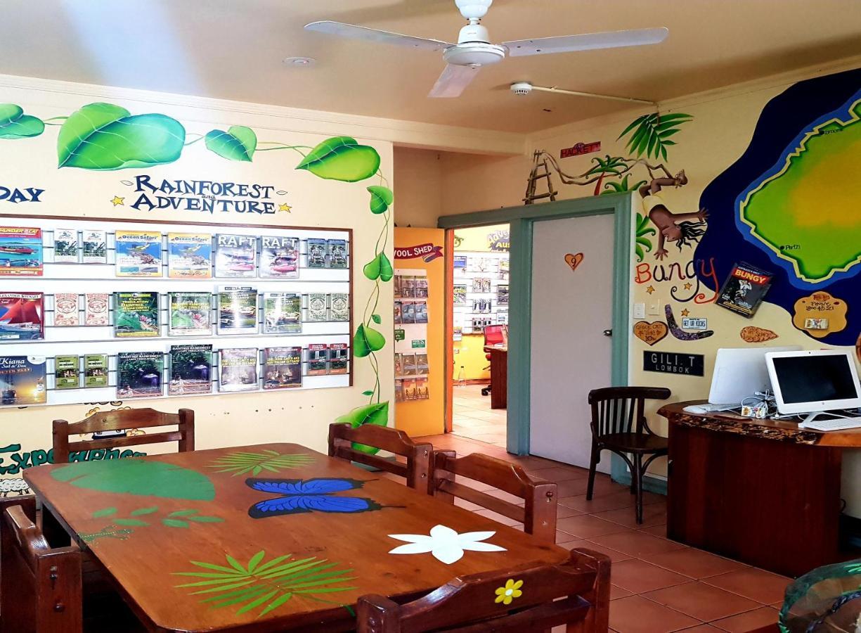 Tropic Days Boutique Hostel ケアンズ エクステリア 写真