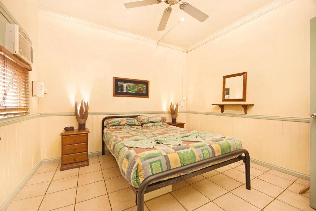 Tropic Days Boutique Hostel ケアンズ エクステリア 写真