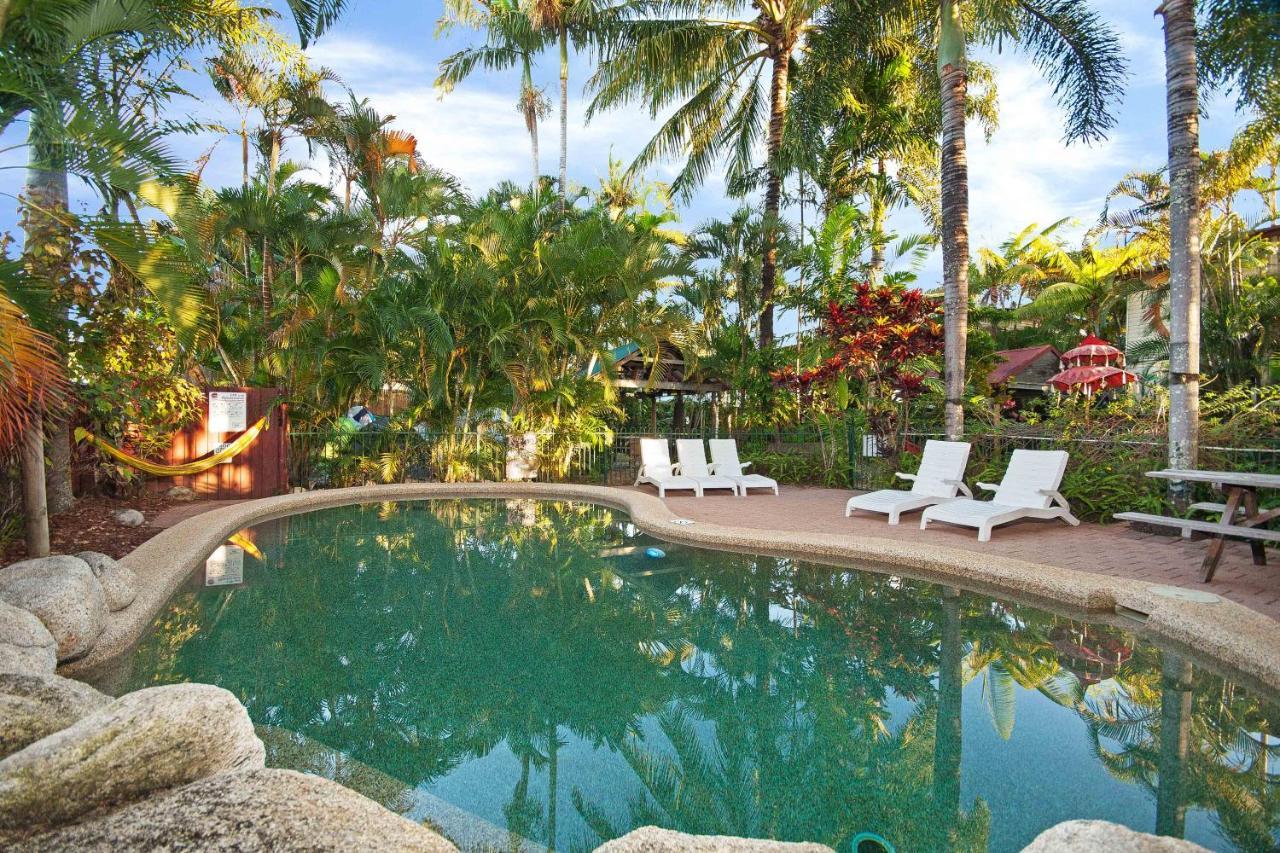 Tropic Days Boutique Hostel ケアンズ エクステリア 写真