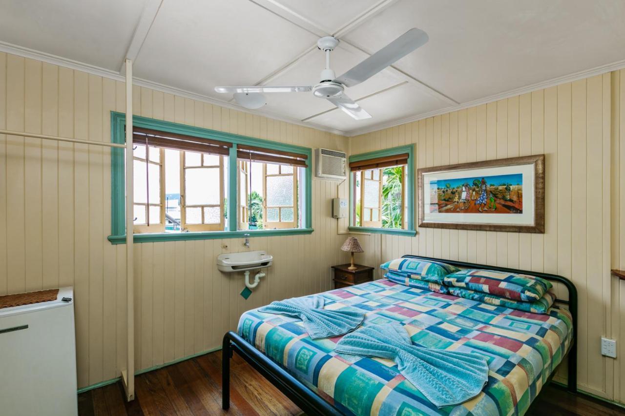 Tropic Days Boutique Hostel ケアンズ エクステリア 写真