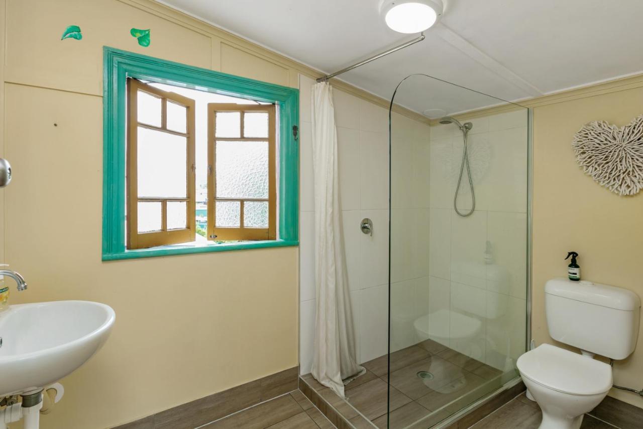 Tropic Days Boutique Hostel ケアンズ エクステリア 写真