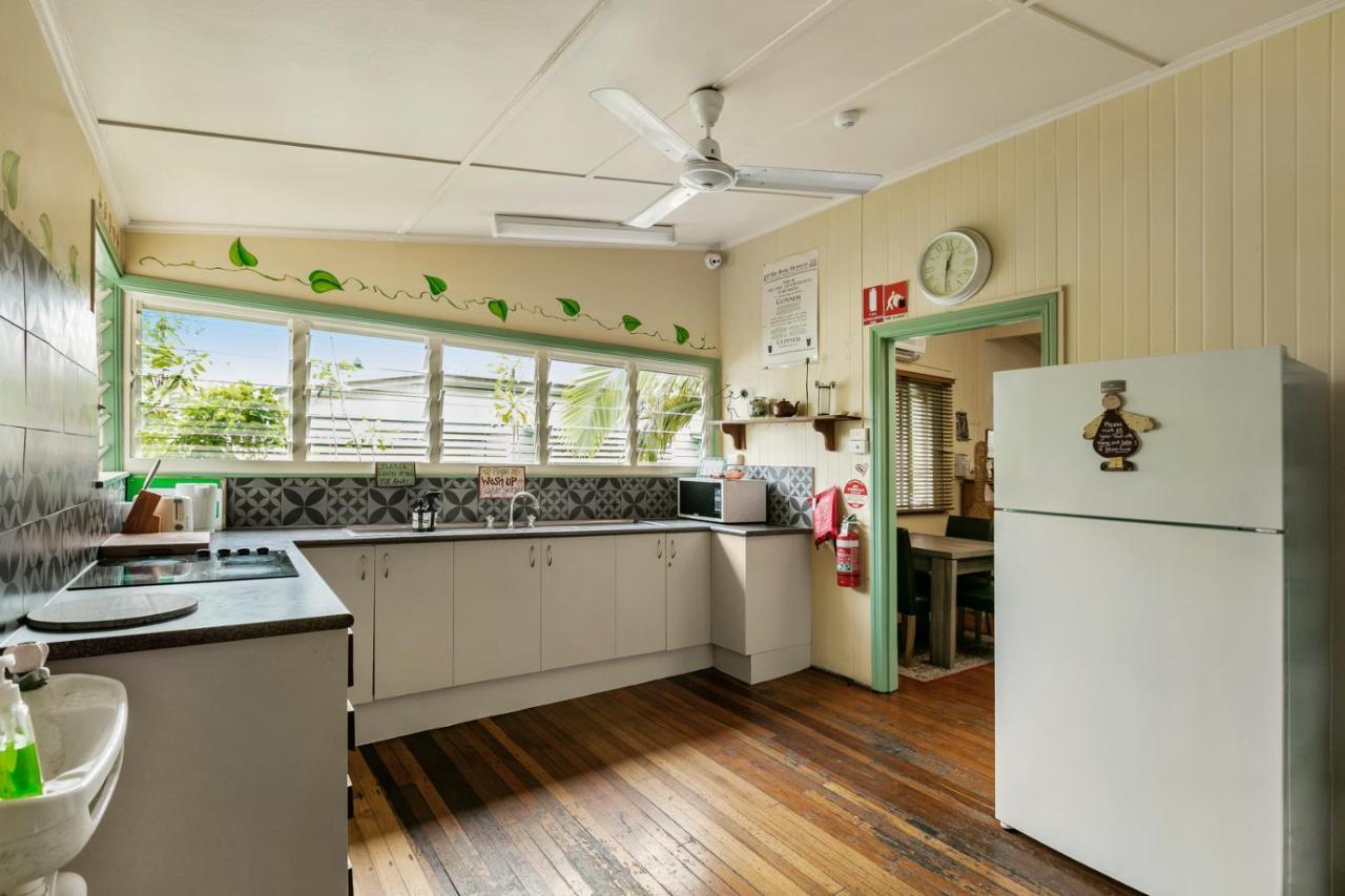 Tropic Days Boutique Hostel ケアンズ エクステリア 写真